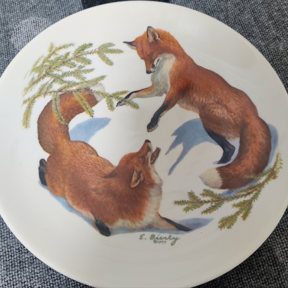 Vintage 1977 Edward J. BierlyLimited Edition Christmas Plate 'Foxes & Evergreen' - Picture 4 of 7
